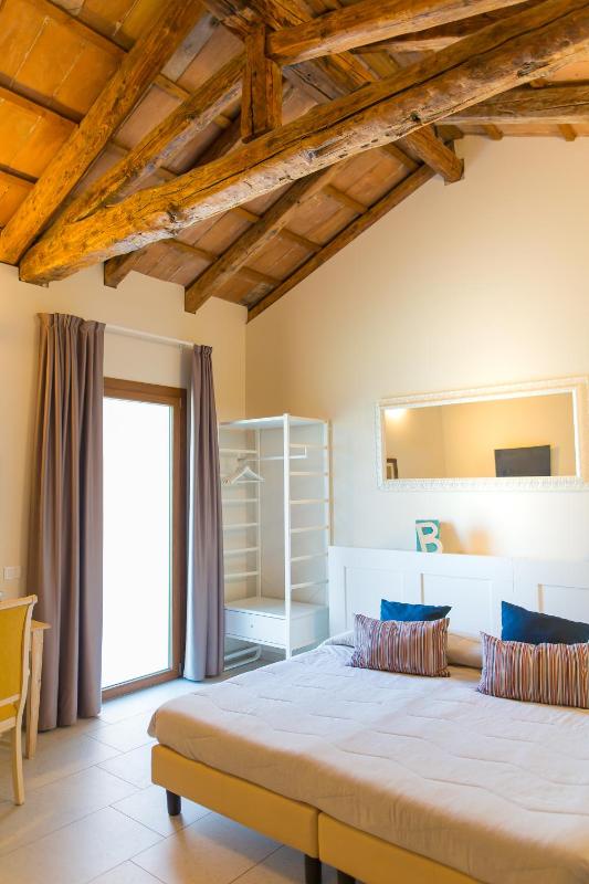 Quadruple Room image 4