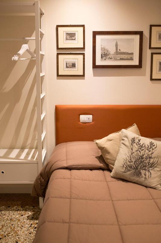 Single Room image 3