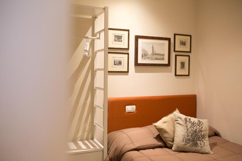 Single Room image 2