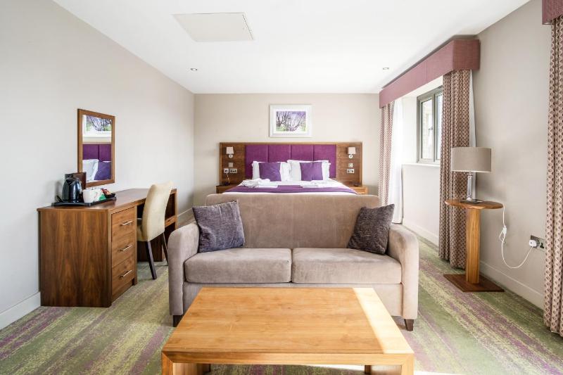 Grand Double Room with Golf View image 1