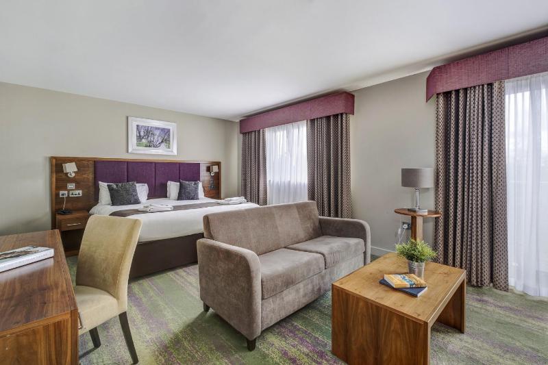 Grand Double Room with Golf View image 2