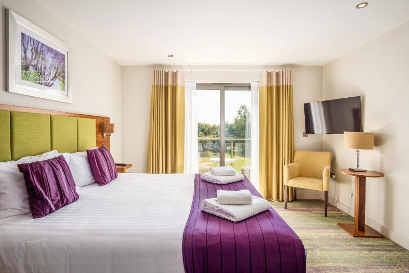 Standard Double or Twin Room with Golf View image 2