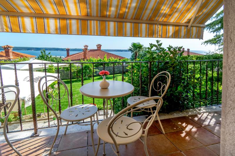 One-Bedroom Apartment with Sea View image 1