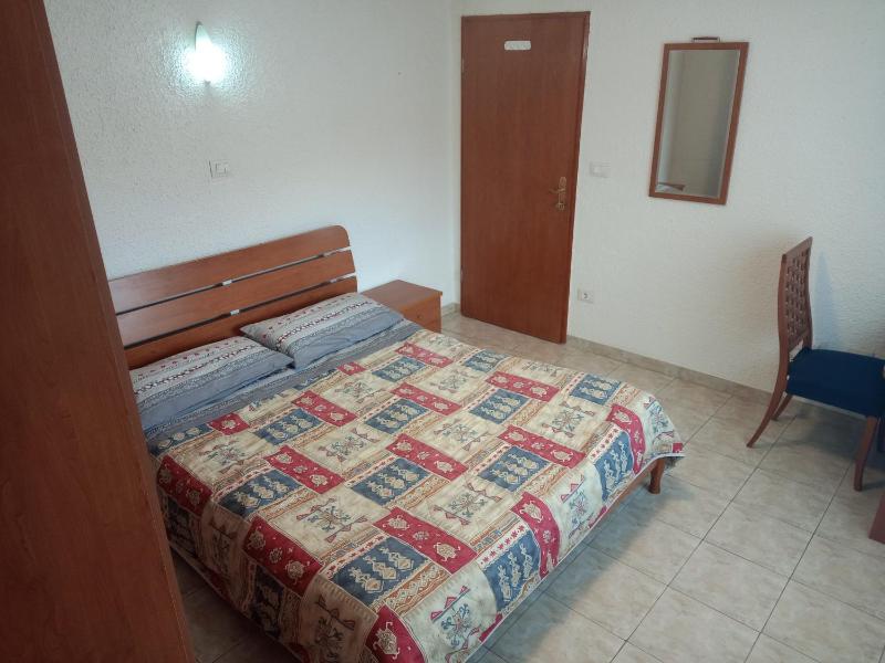 Double Room with Shared Bathroom image 4