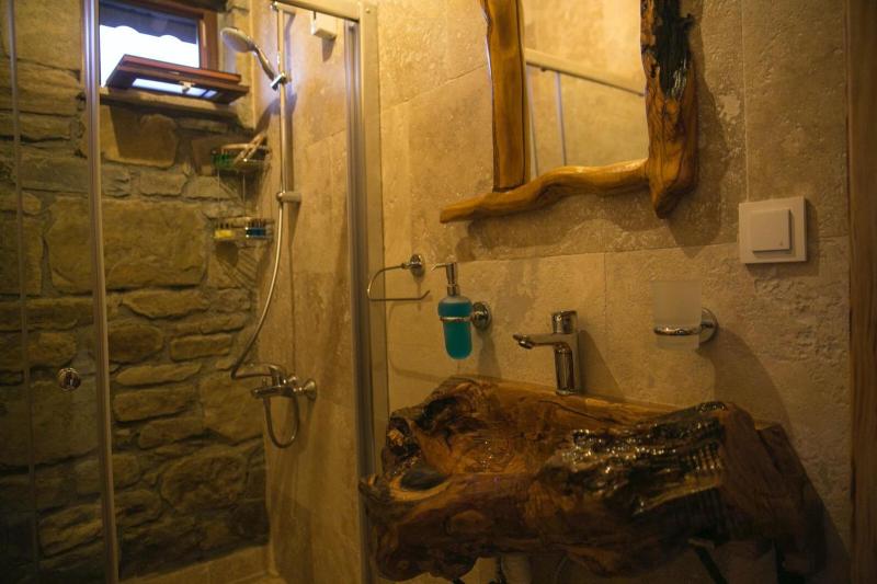 Triple Room with Private Bathroom image 2