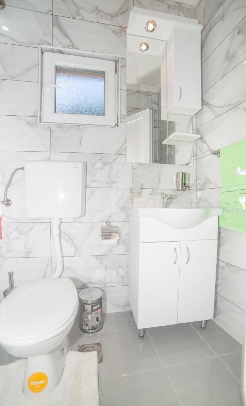 One-Bedroom Apartment image 4