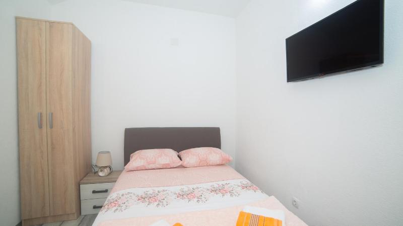One-Bedroom Apartment image 2