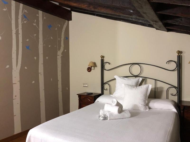 Double Room with Spa Bath image 1