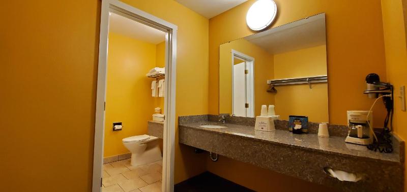 Deluxe Double Room with Two Double Beds image 2