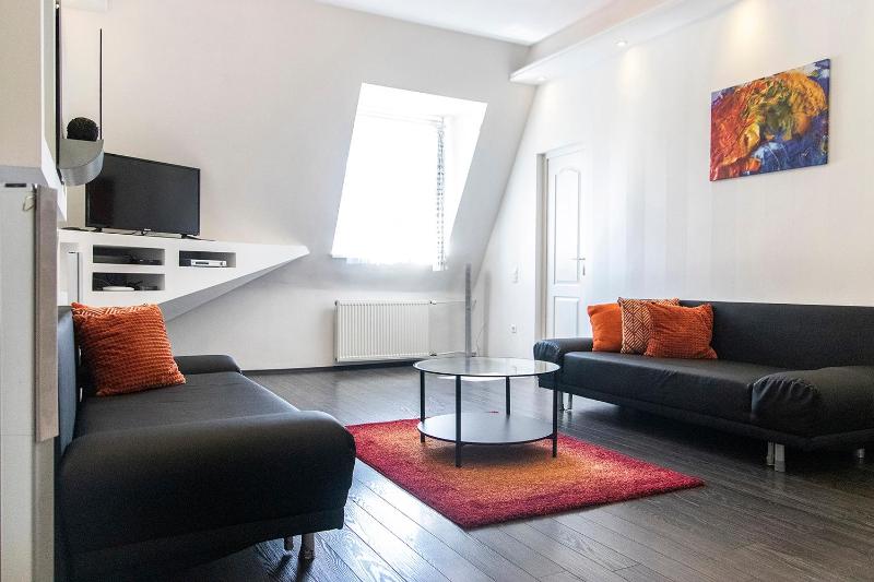 Helena apartment with view on St. Stephan's Basilica - image 10