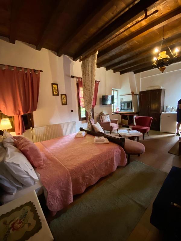 Quadruple Room with Fireplace image 3