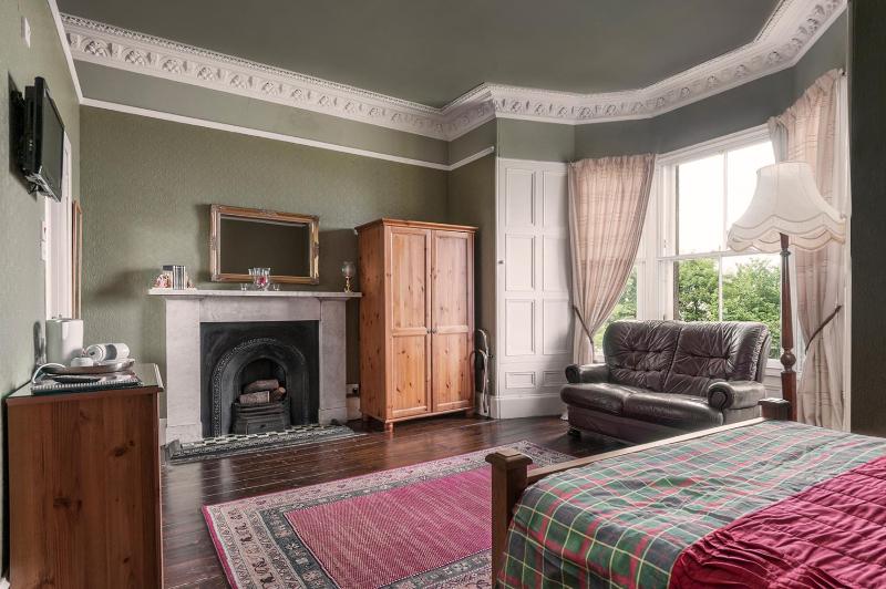 En Suite Family Room image 3