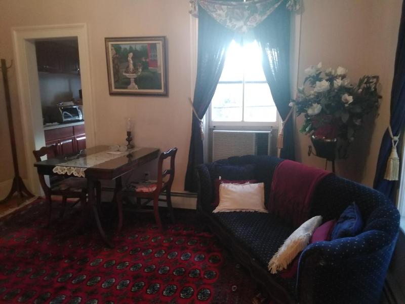 Premium King Room with Jetted Tub image 2