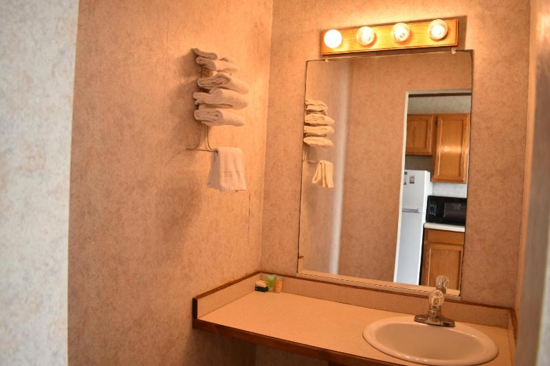 King Room Ocean Front - Third Floor image 4
