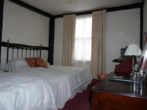 Double Room with Private Bathroom image 1