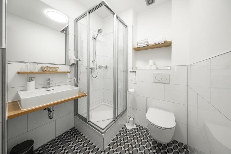 Standard Twin Room image 3