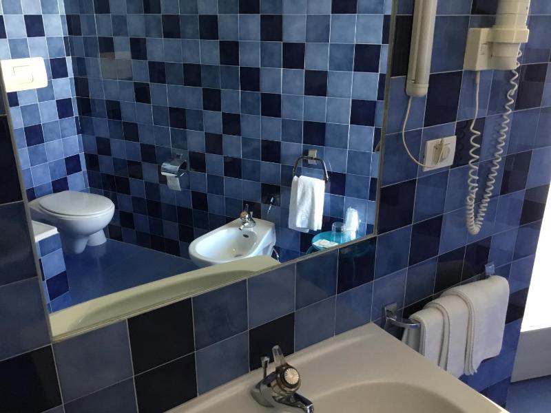 Standard Triple Room image 2