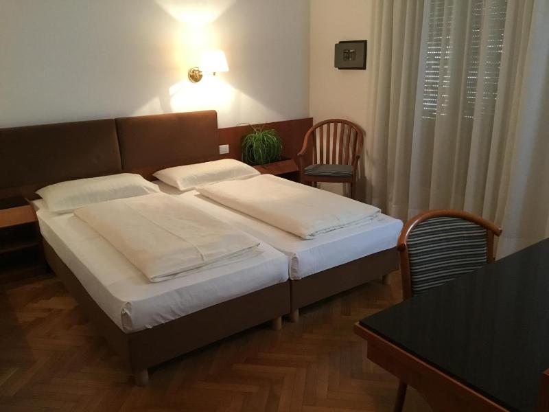Standard Double Room image 2