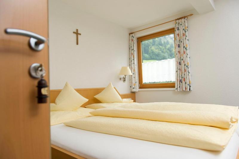 Double Room image 4