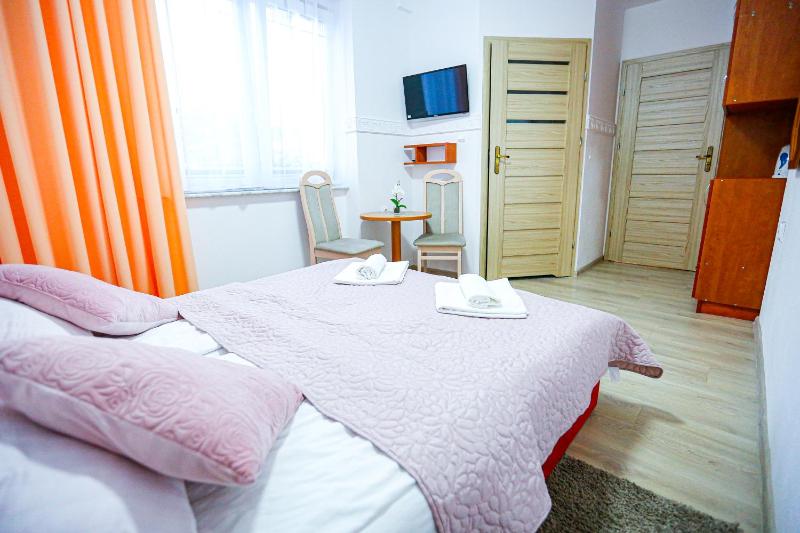Double Room image 4