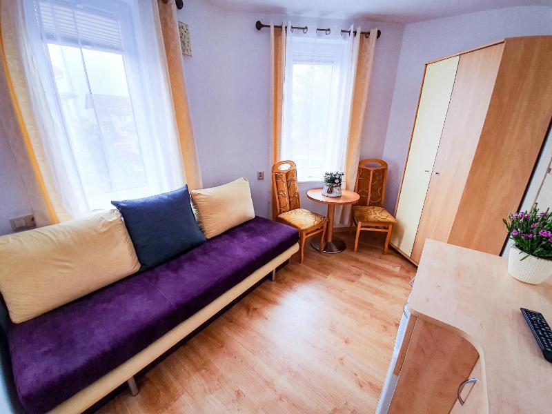 Double Room image 4