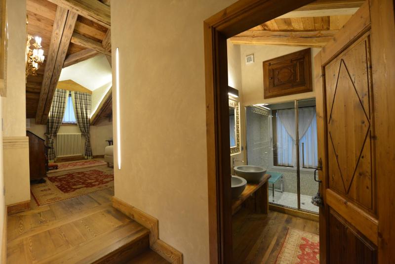 Suite with Turkish Bath image 4