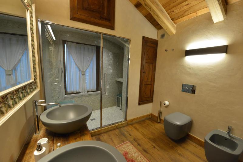 Suite with Turkish Bath image 3