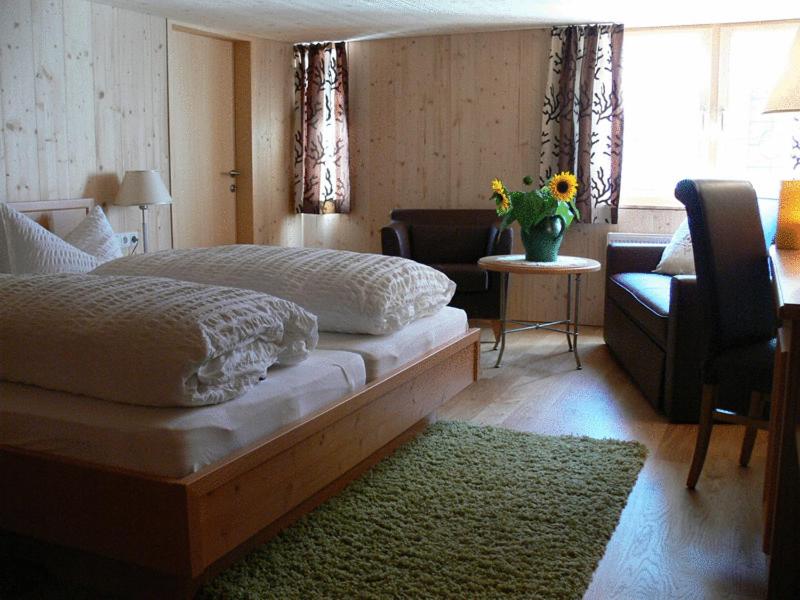 Double Room image 3