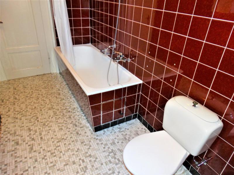 Double Room with Shared Bathroom image 2