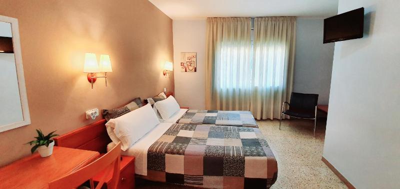 Double or Twin Room image 4