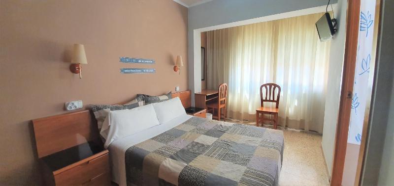 Double or Twin Room image 3
