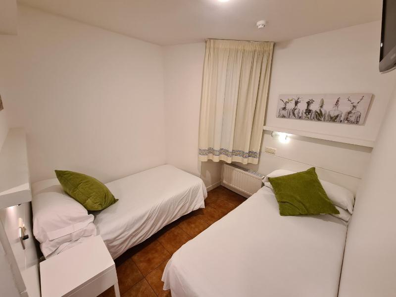 Double or Twin Room image 4