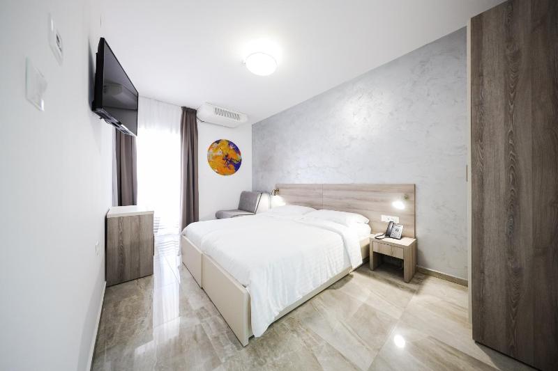Deluxe Double or Twin Room with Sea View image 1