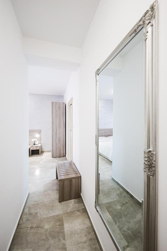 Deluxe Double or Twin Room with Sea View image 4