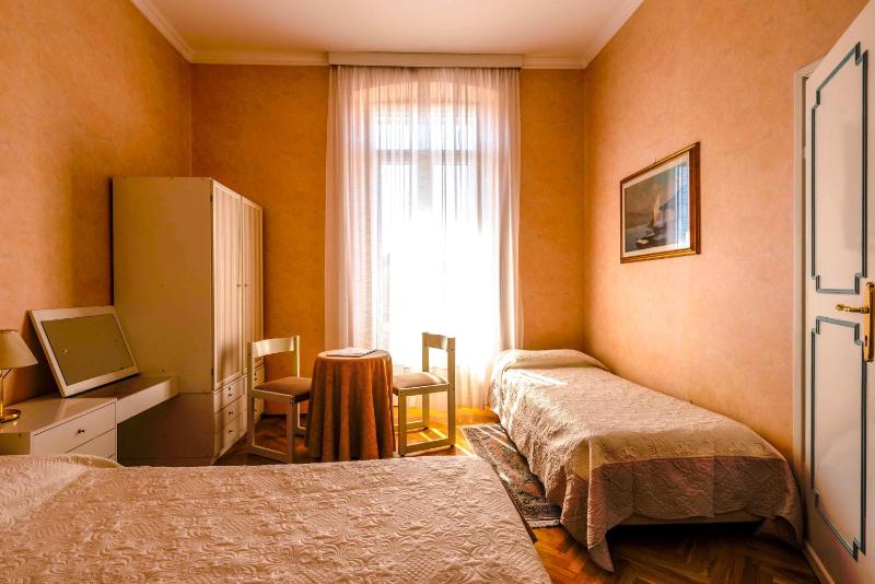 Triple Room image 3