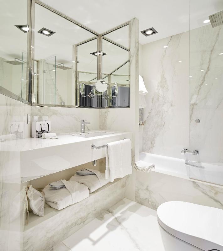 Junior Suite with Sea View image 3
