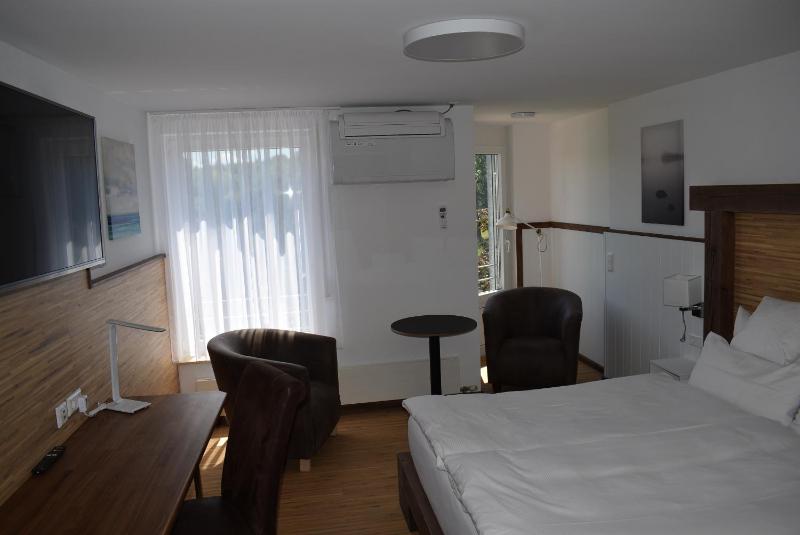 Apartment with Lake View image 4