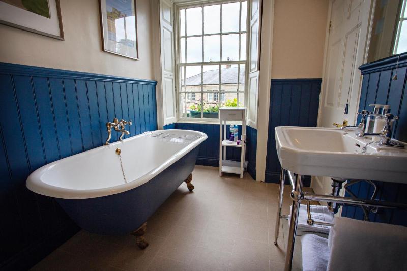 Large Double Room image 2