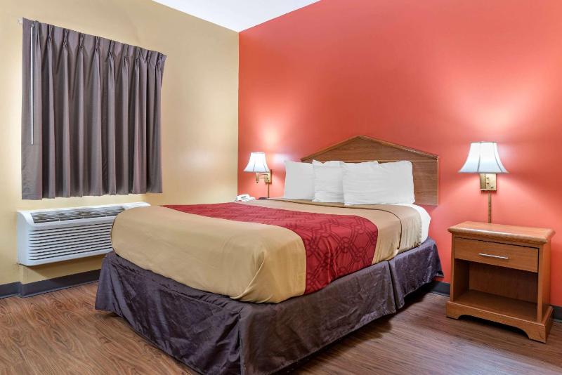 Queen Room - Accessible/Non Smoking image 2