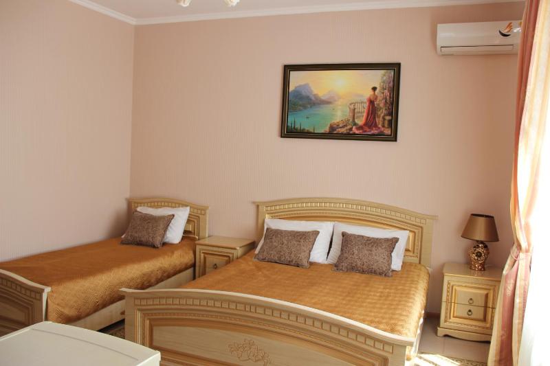 Triple Room with Private Bathroom image 2