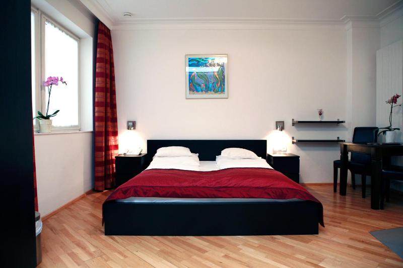 La Scala Apartments - image 2