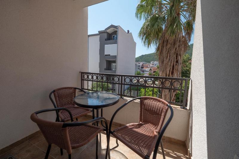 Family Suite with Balcony image 2