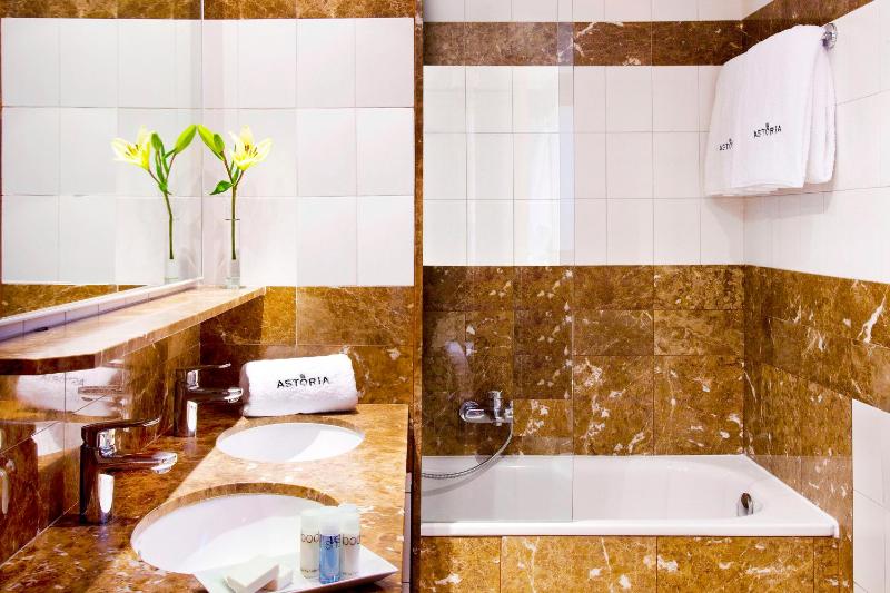 Double or Twin Room image 2