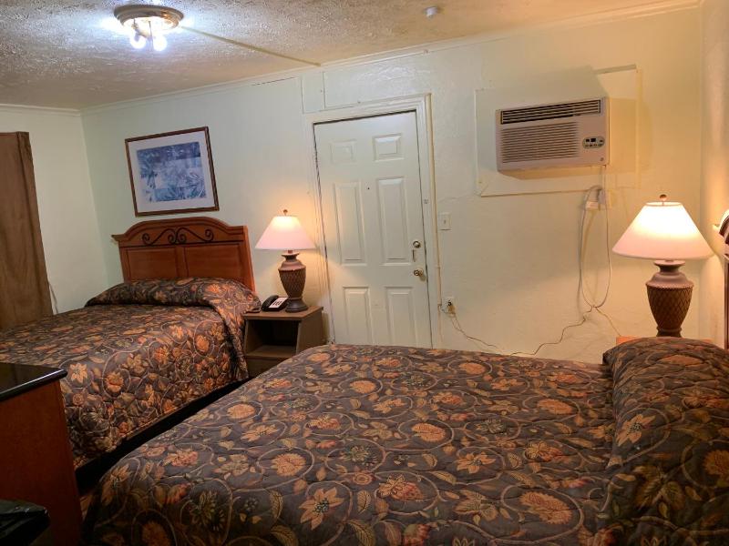 Standard Double Room image 3