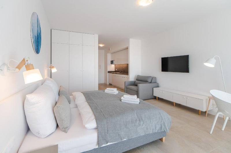 Aquamarina Prima Studio with Sea View by Noclegi Renters - image 10