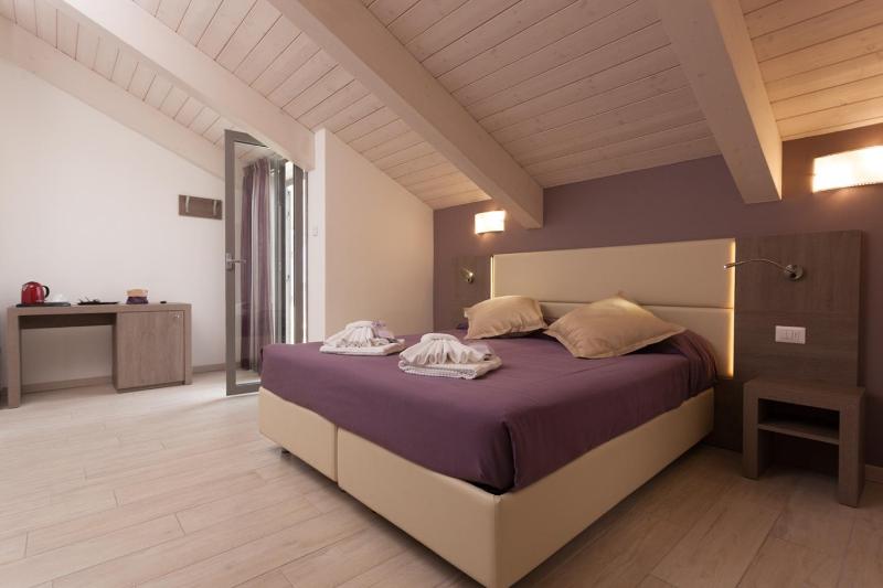 Suite with Spa Bath image 1