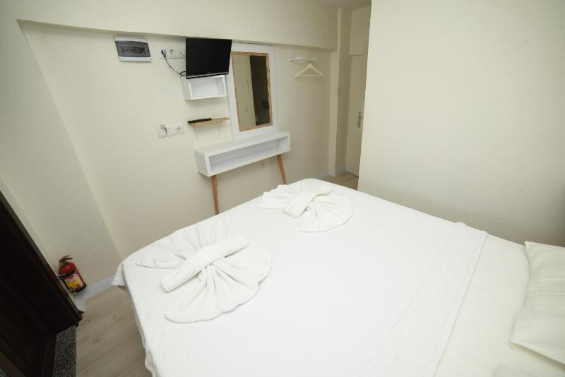 Economy Double or Twin Room image 3