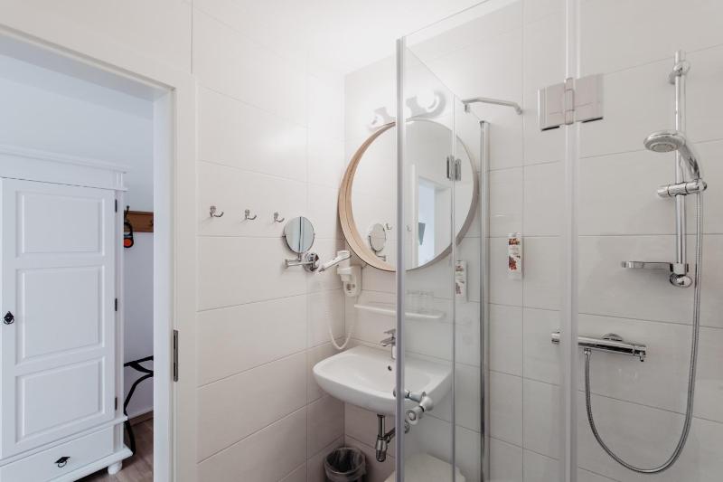 Double Room with Balcony image 2