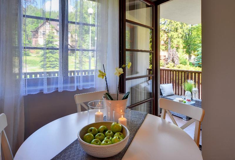 Funkcjonalne i Stylowe Apartamenty Sun Seasons 24 w Karpaczu by Noclegi Renters - image 1