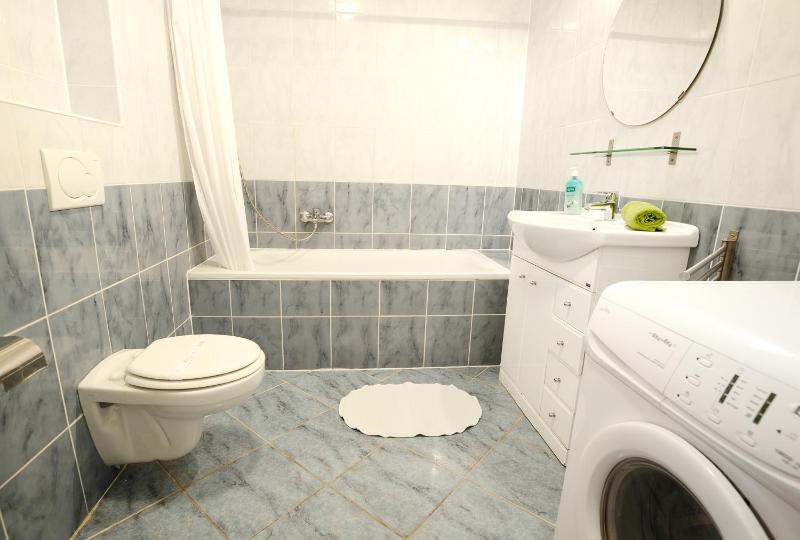 King Apartments - image 14